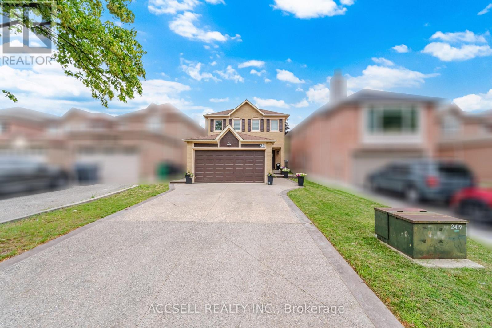32 Niles Court, Brampton, Ontario  L6S 5T5 - Photo 2 - W13554928