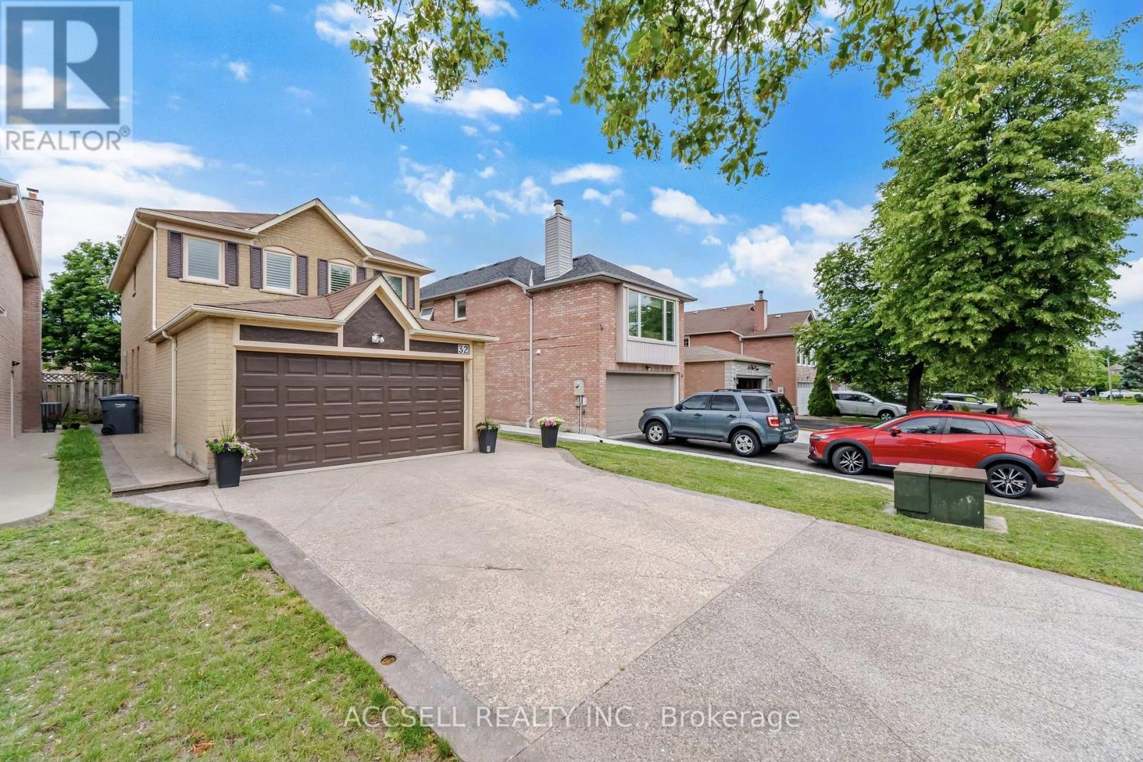 32 Niles Court, Brampton, Ontario  L6S 5T5 - Photo 3 - W13554928