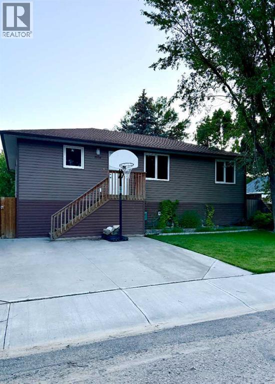 2016 14 Street, Coaldale