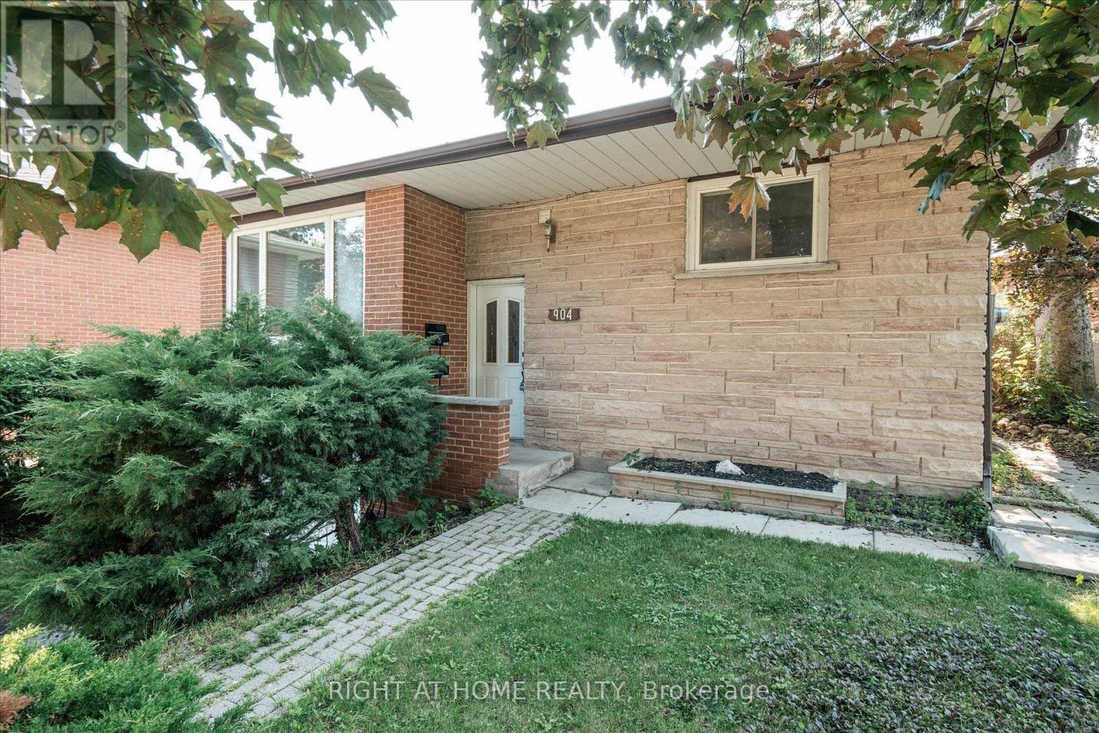 904 WALNUT COURT, Oshawa, Ontario