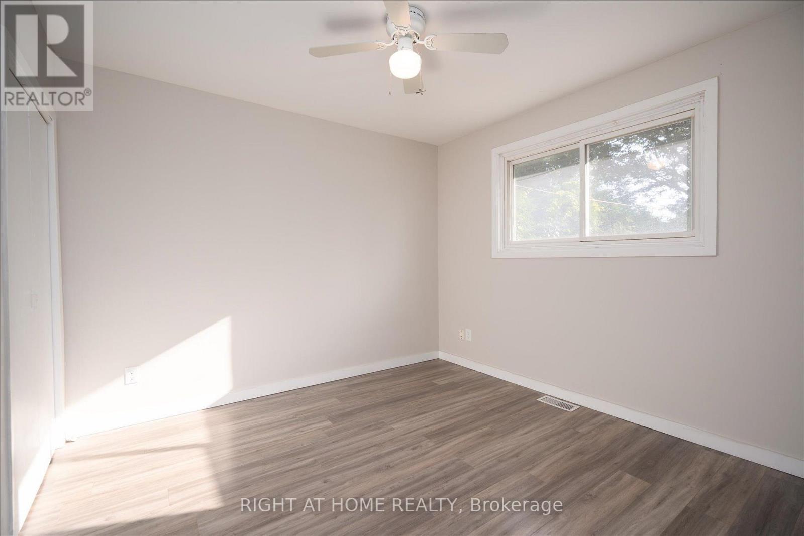 904 Walnut Court, Oshawa, Ontario  L1H 2H9 - Photo 11 - E13555072