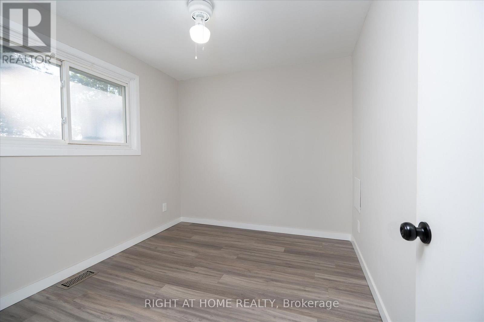904 Walnut Court, Oshawa, Ontario  L1H 2H9 - Photo 12 - E13555072