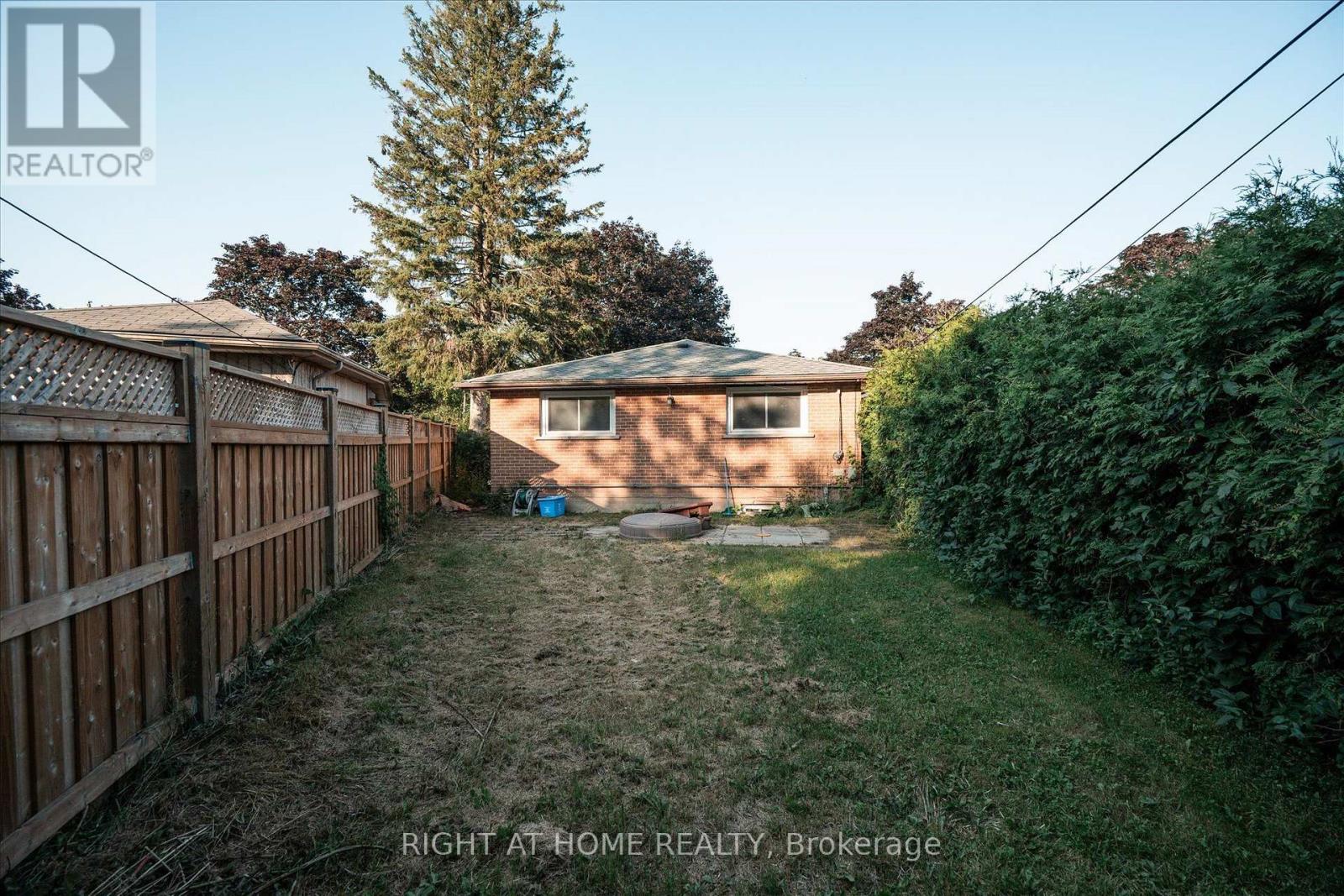 904 Walnut Court, Oshawa, Ontario  L1H 2H9 - Photo 18 - E13555072