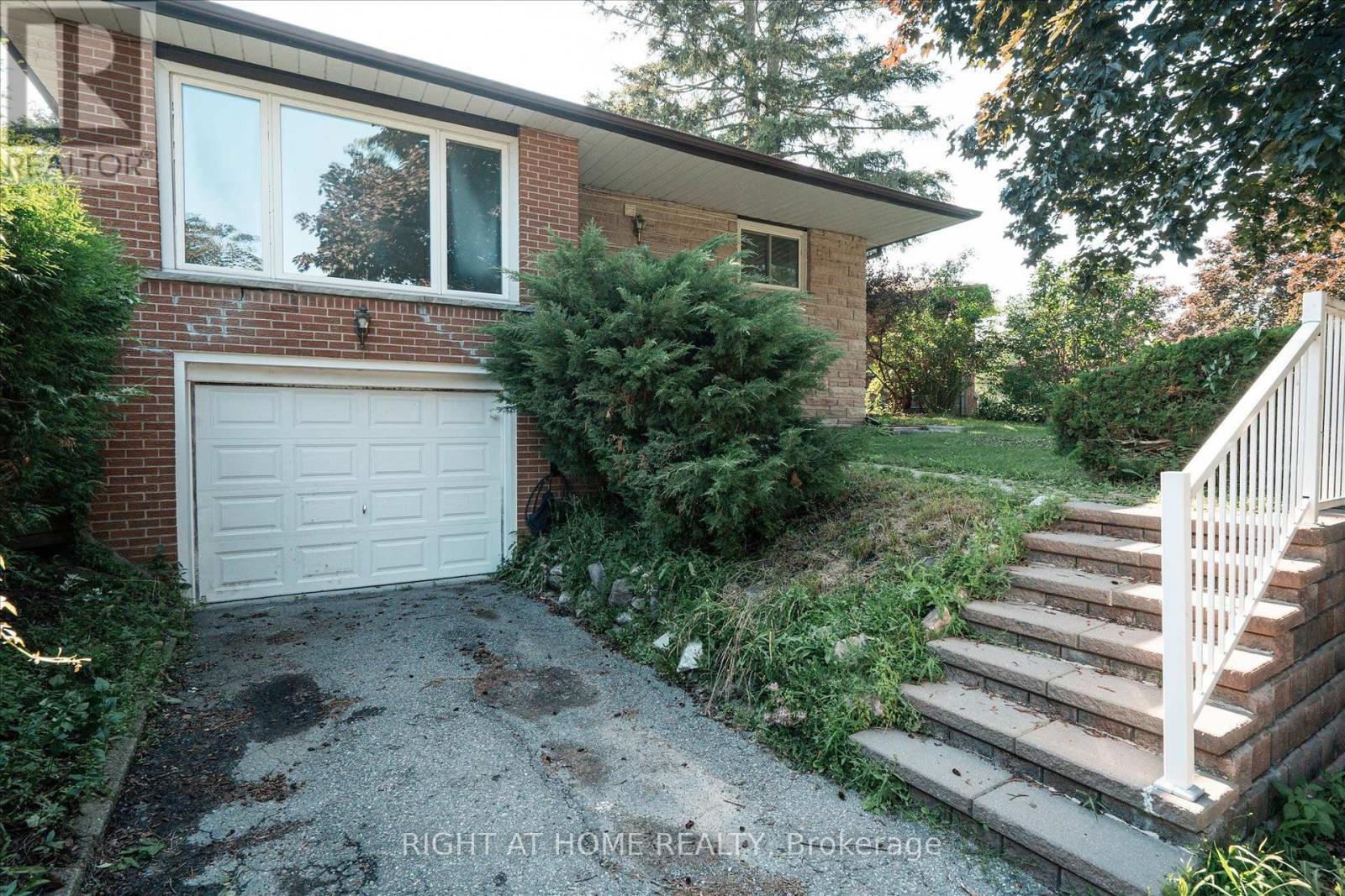 904 Walnut Court, Oshawa, Ontario  L1H 2H9 - Photo 3 - E13555072