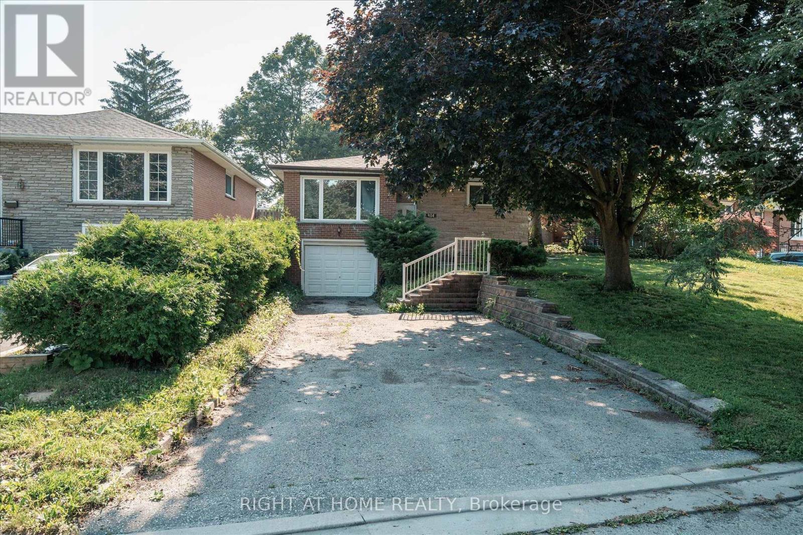 904 Walnut Court, Oshawa, Ontario  L1H 2H9 - Photo 4 - E13555072