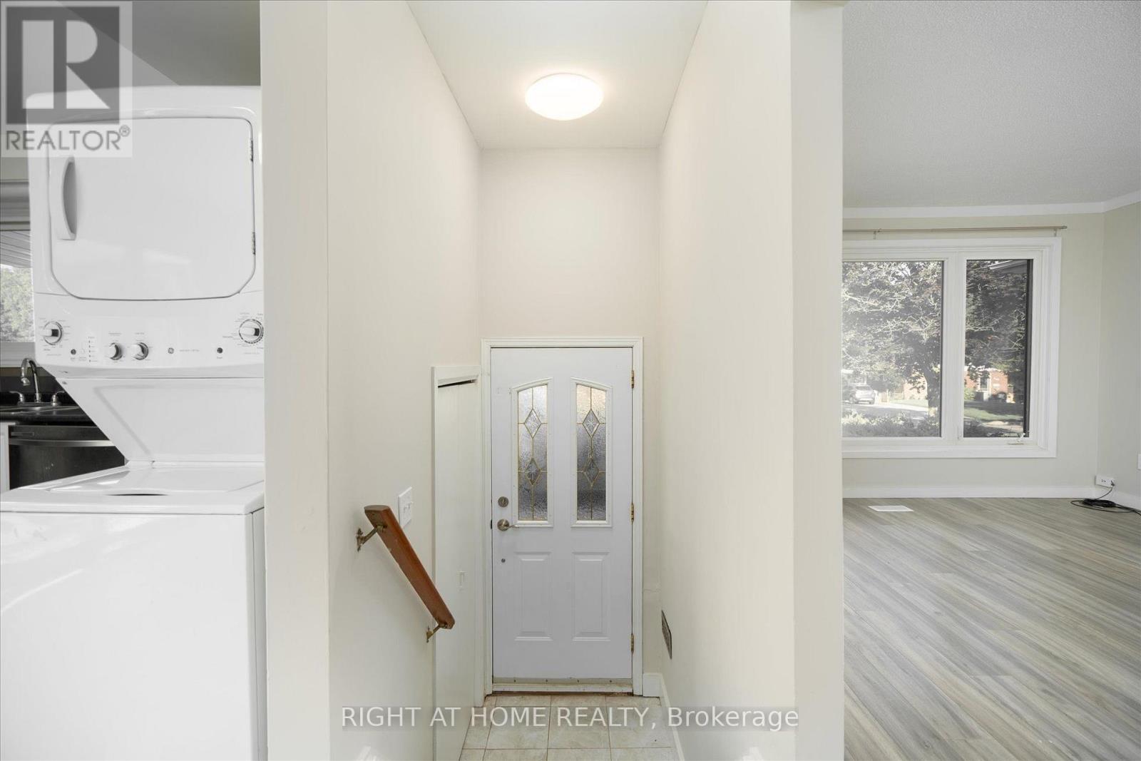 904 Walnut Court, Oshawa, Ontario  L1H 2H9 - Photo 5 - E13555072