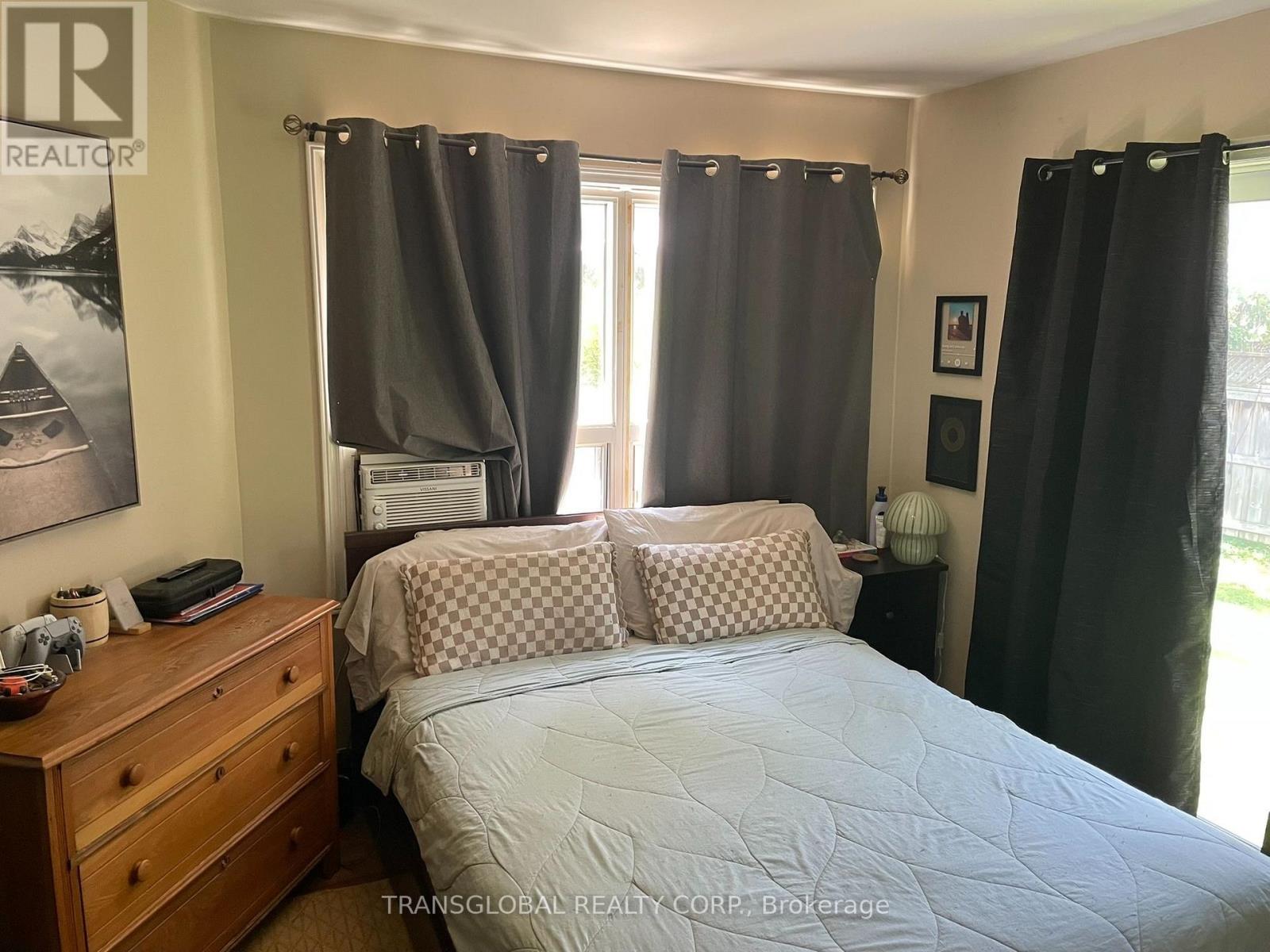 1014 Barton Avenue, Georgina, Ontario  L4P 3E9 - Photo 10 - N13555036