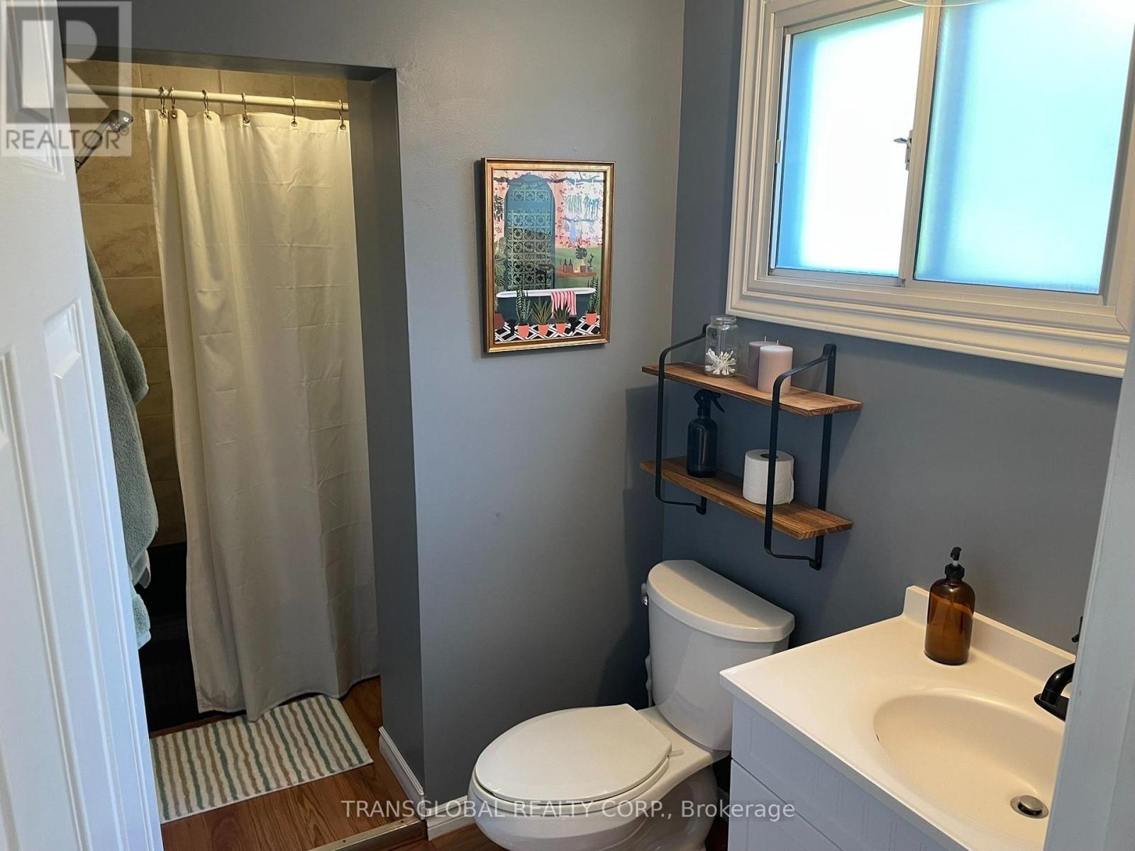 1014 Barton Avenue, Georgina, Ontario  L4P 3E9 - Photo 15 - N13555036