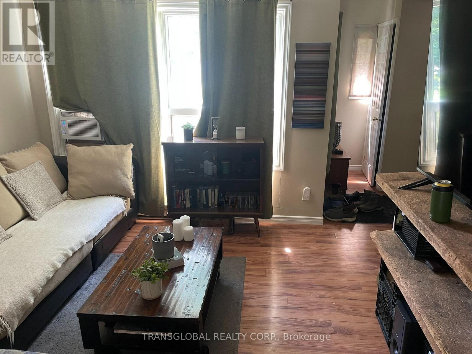 1014 Barton Avenue, Georgina, Ontario  L4P 3E9 - Photo 4 - N13555036