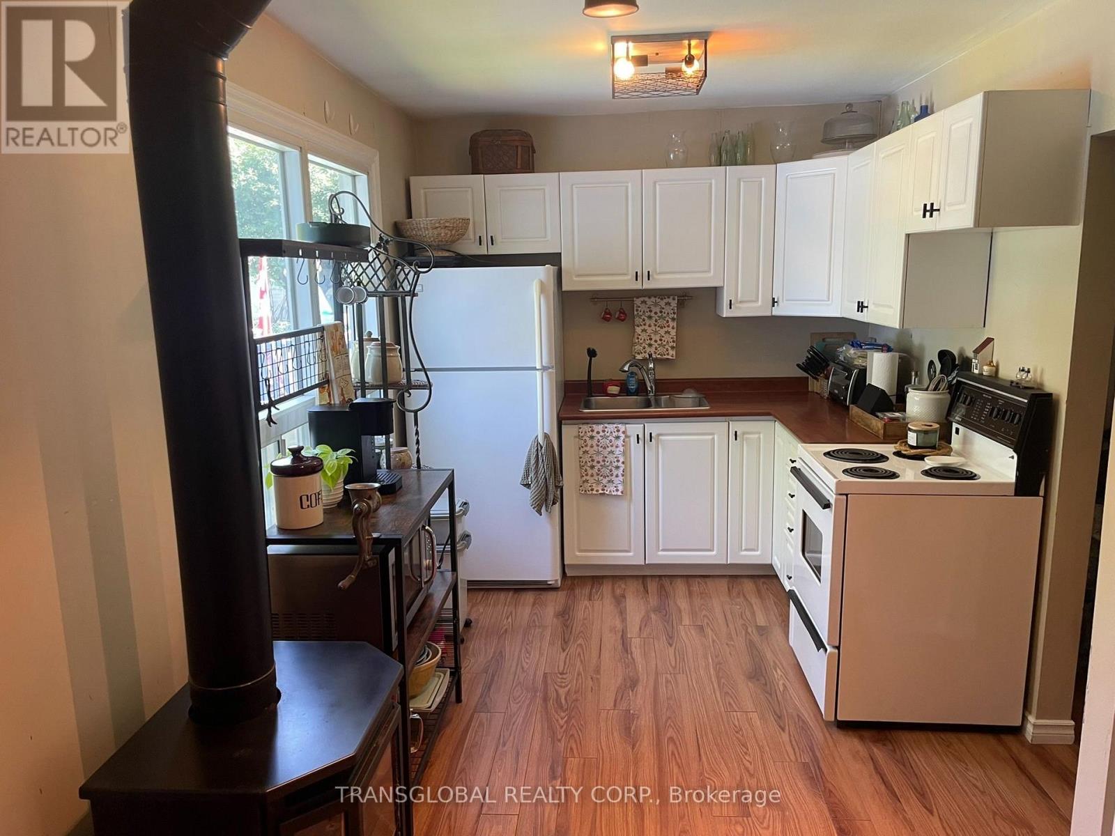 1014 Barton Avenue, Georgina, Ontario  L4P 3E9 - Photo 6 - N13555036