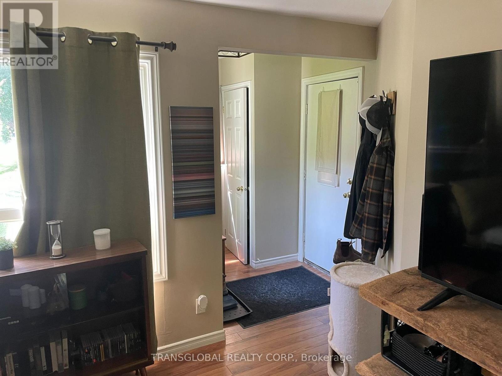 1014 Barton Avenue, Georgina, Ontario  L4P 3E9 - Photo 8 - N13555036