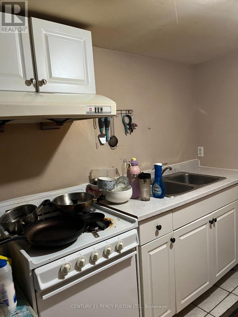 Bsmt - 746 Lansdowne Avenue, Toronto, Ontario  M6H 3Y8 - Photo 16 - W13555014