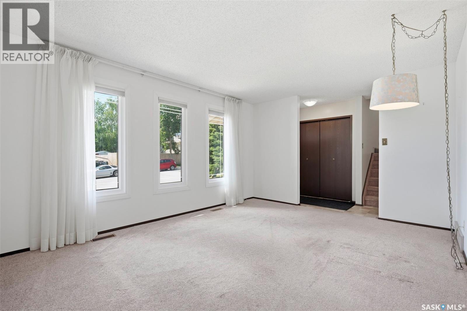 530 Wathaman Crescent, Saskatoon, Saskatchewan  S7K 4P9 - Photo 4 - SK042293