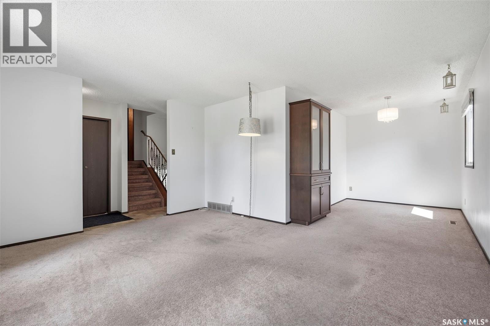 530 Wathaman Crescent, Saskatoon, Saskatchewan  S7K 4P9 - Photo 6 - SK042293