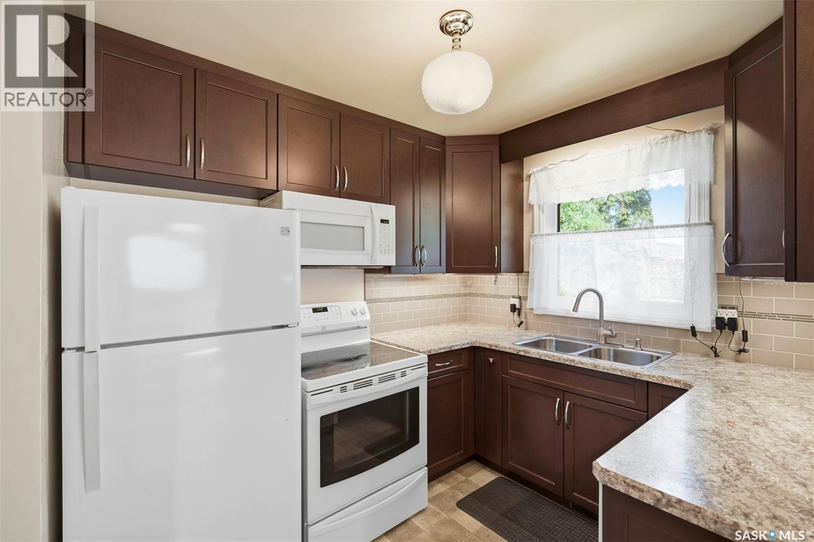 530 Wathaman Crescent, Saskatoon, Saskatchewan  S7K 4P9 - Photo 9 - SK042293