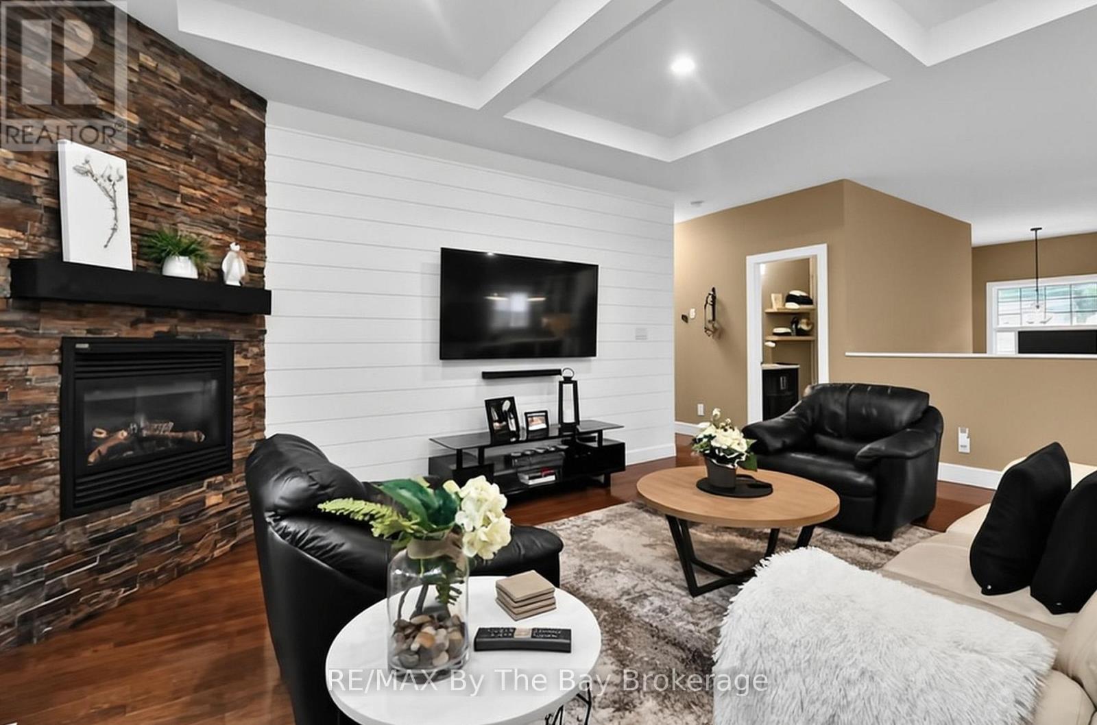 7 Downer Crescent, Wasaga Beach, Ontario  L9Z 1C2 - Photo 6 - S13555128