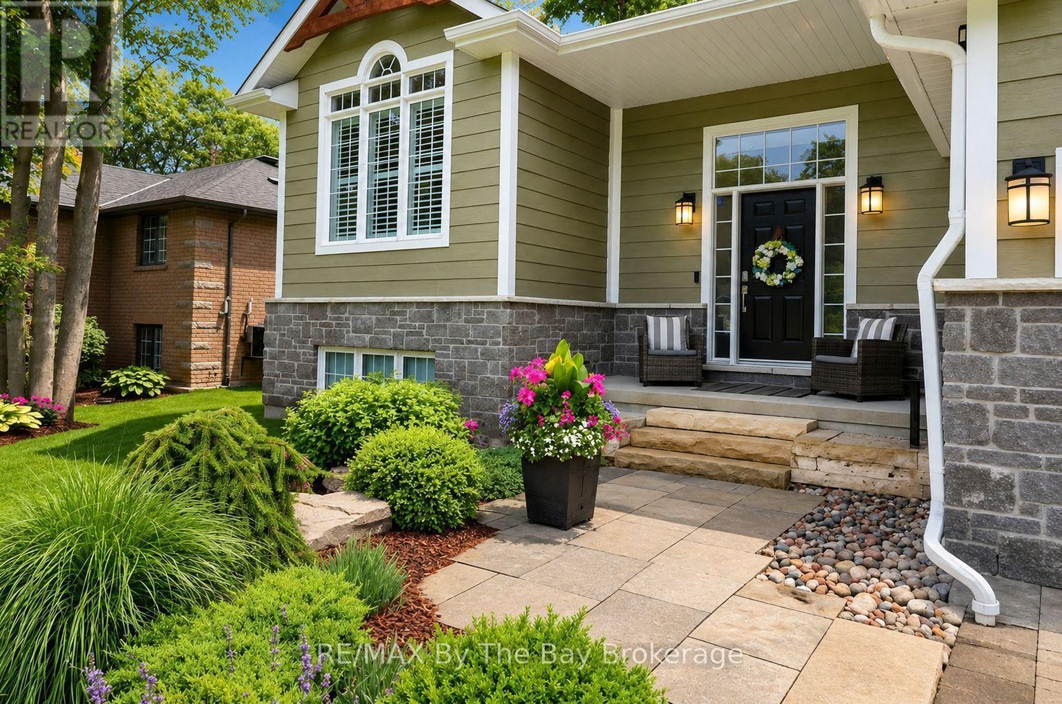 7 Downer Crescent, Wasaga Beach, Ontario  L9Z 1C2 - Photo 8 - S13555128