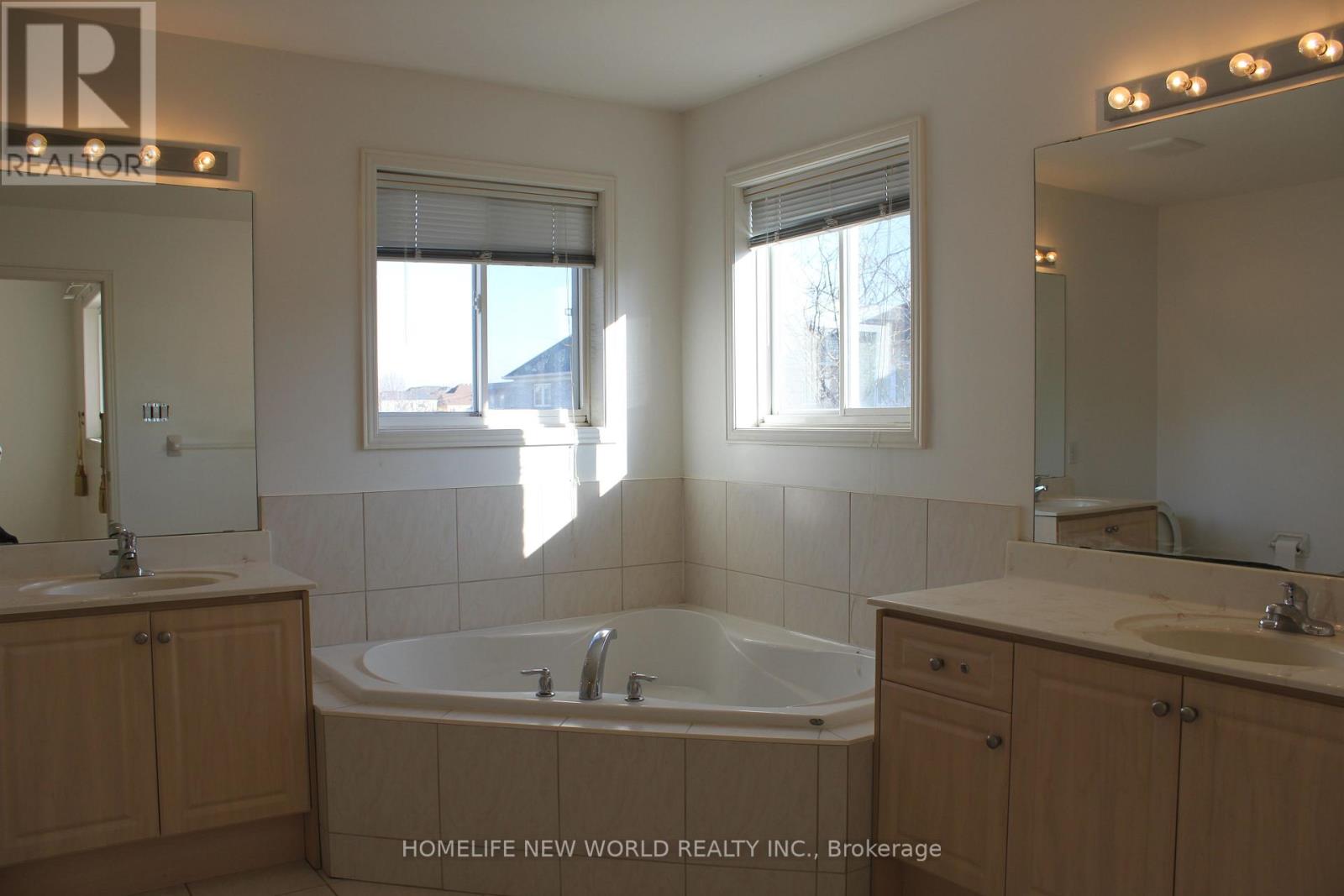 31 Barkwood Hollow, Markham (Berczy), Ontario  L6C 2J8 - Photo 22 - N13555112