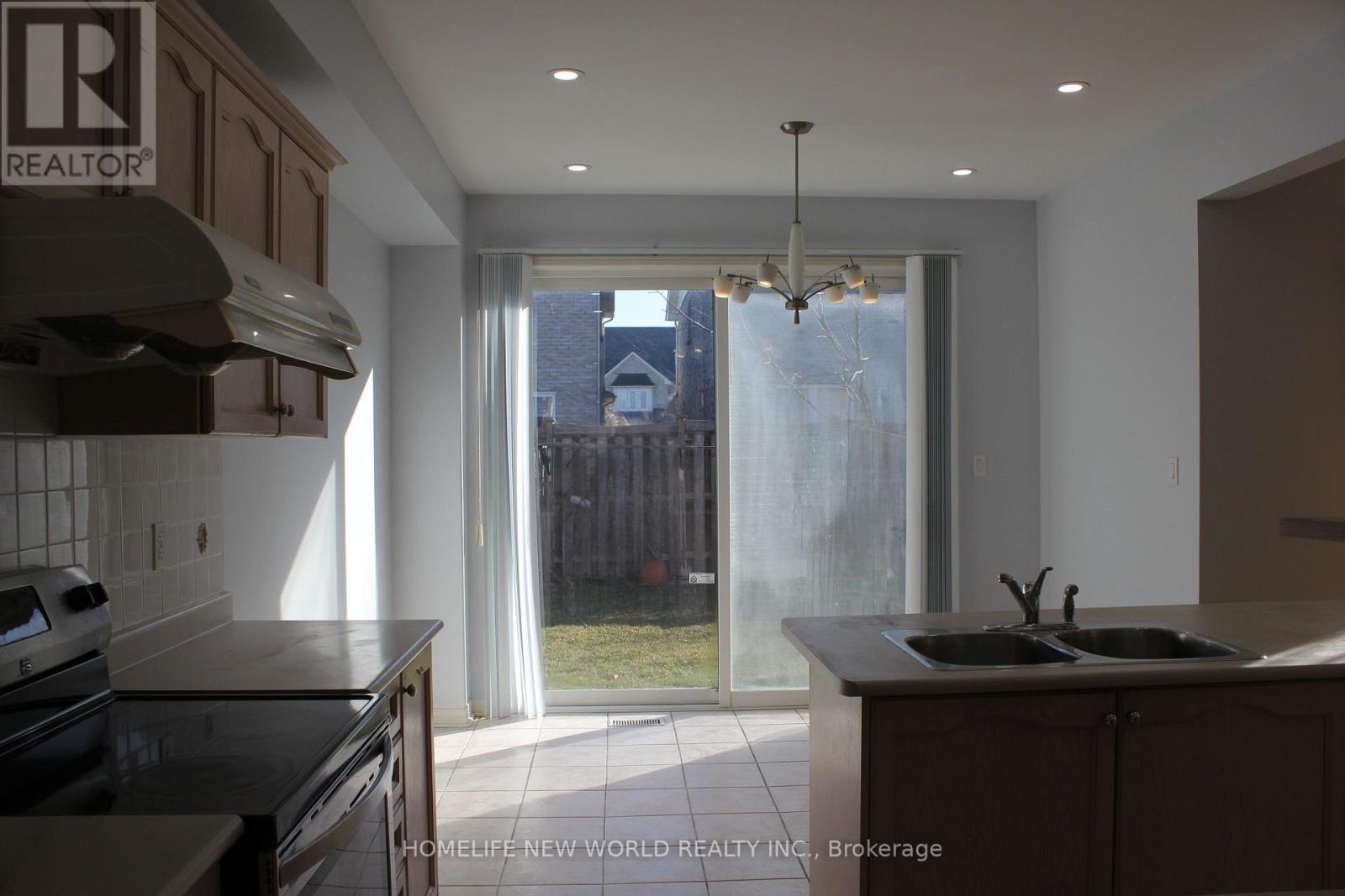 31 Barkwood Hollow, Markham (Berczy), Ontario  L6C 2J8 - Photo 8 - N13555112