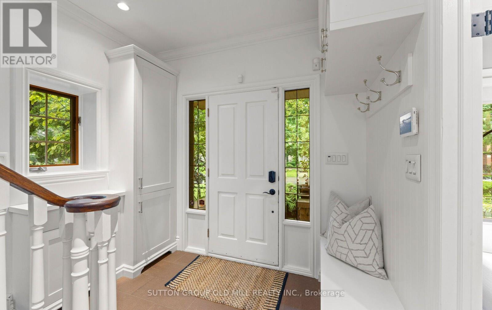 162 Brentwood Road N, Toronto, Ontario  M8X 2C9 - Photo 3 - W13555120