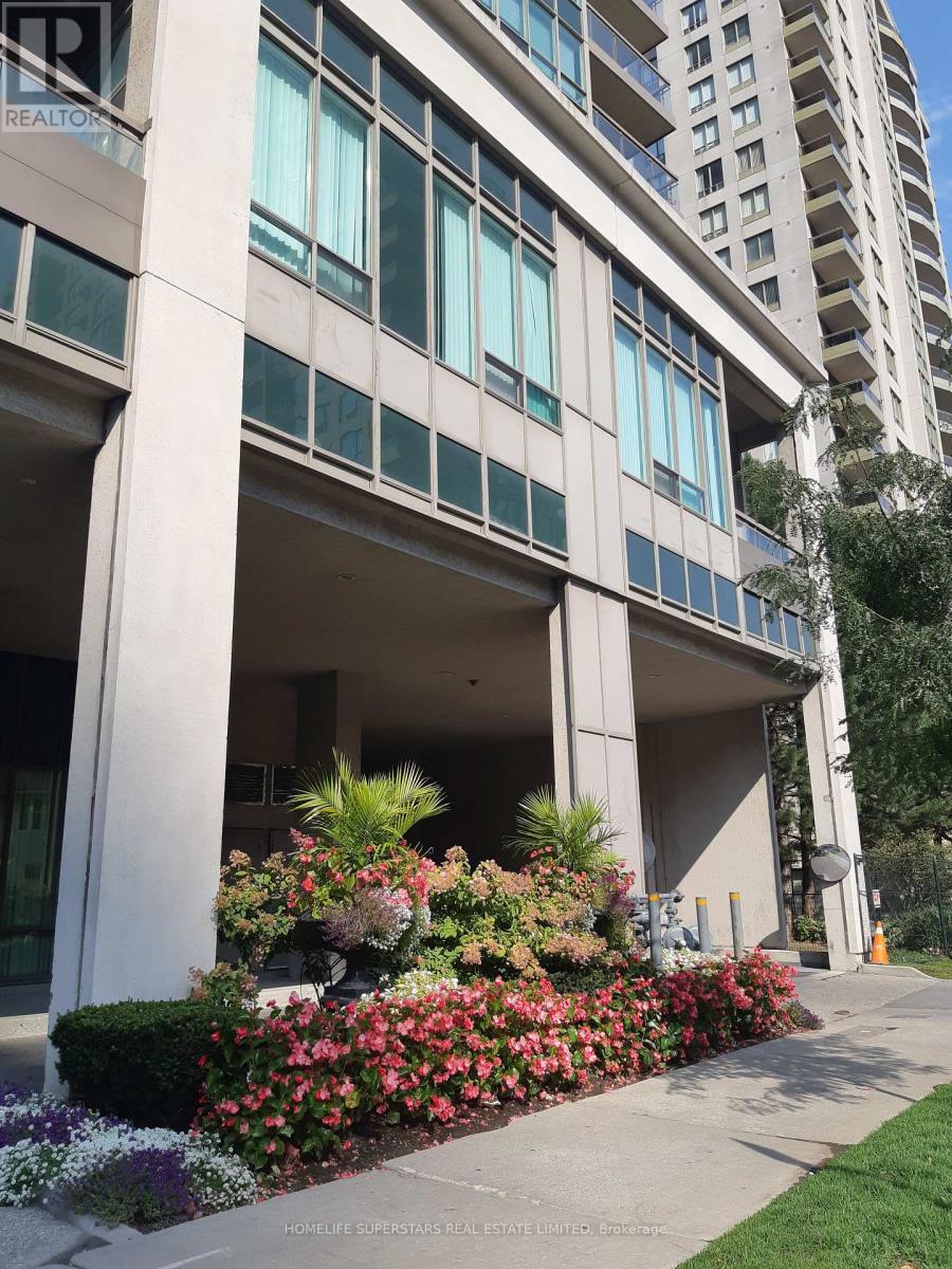 2001 - 18 PARKVIEW AVENUE, Toronto (Willowdale East)