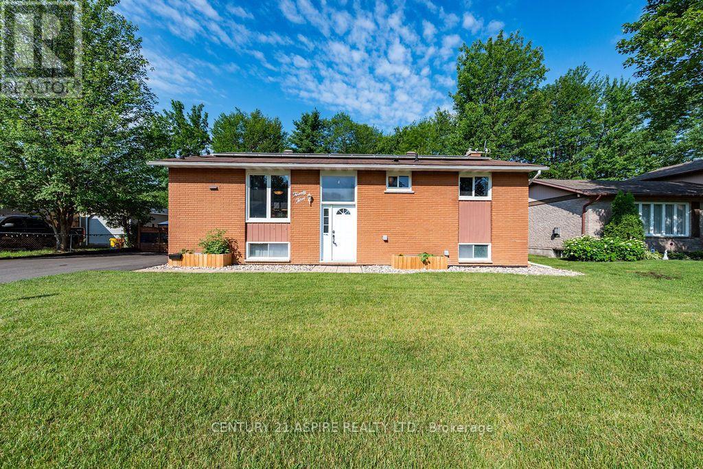23 Roy Street, Petawawa, Ontario K8H 3A5 - Photo 2 - X13555206
