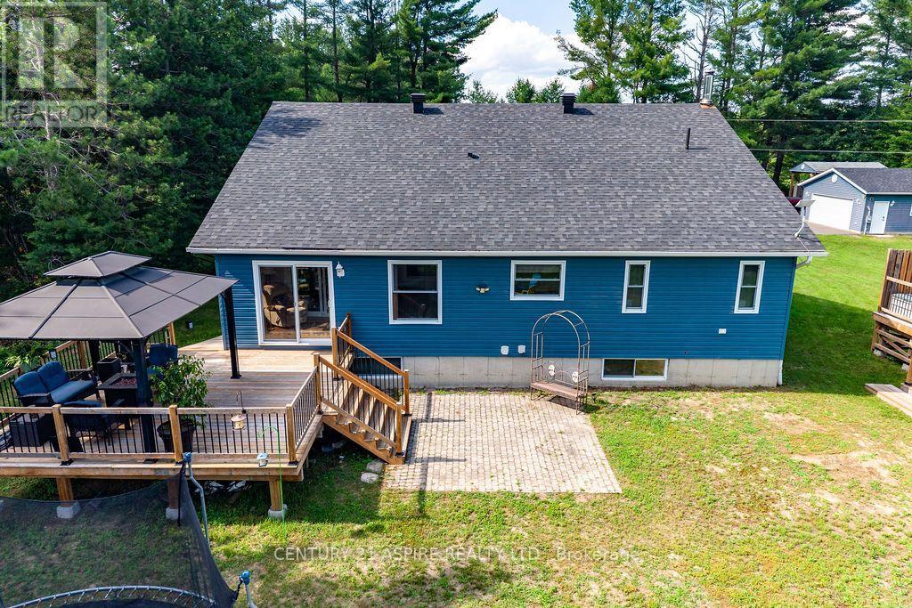 48 Plum Tree Lane, Petawawa, Ontario  K8H 2W8 - Photo 6 - X13555304