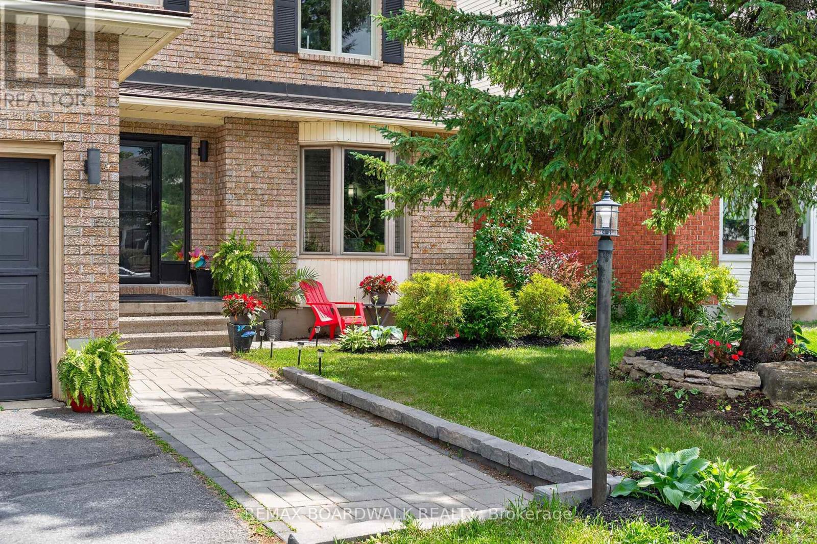 86 Vanstone Drive, Ottawa, Ontario  K2L 3T1 - Photo 2 - X13555290