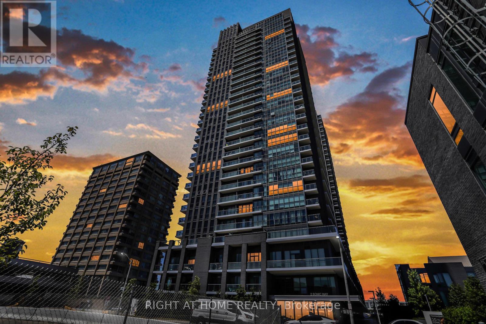 LP 2804 - 2 SONIC WAY, Toronto, Ontario