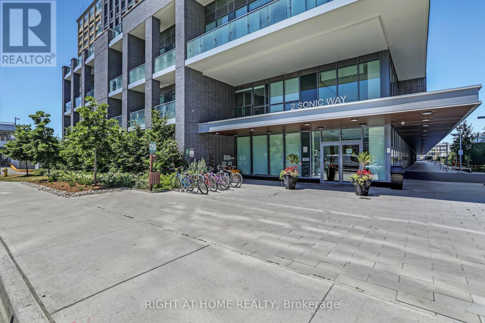 Lp 2804 - 2 Sonic Way, Toronto, Ontario  M3C 0P2 - Photo 3 - C13555306