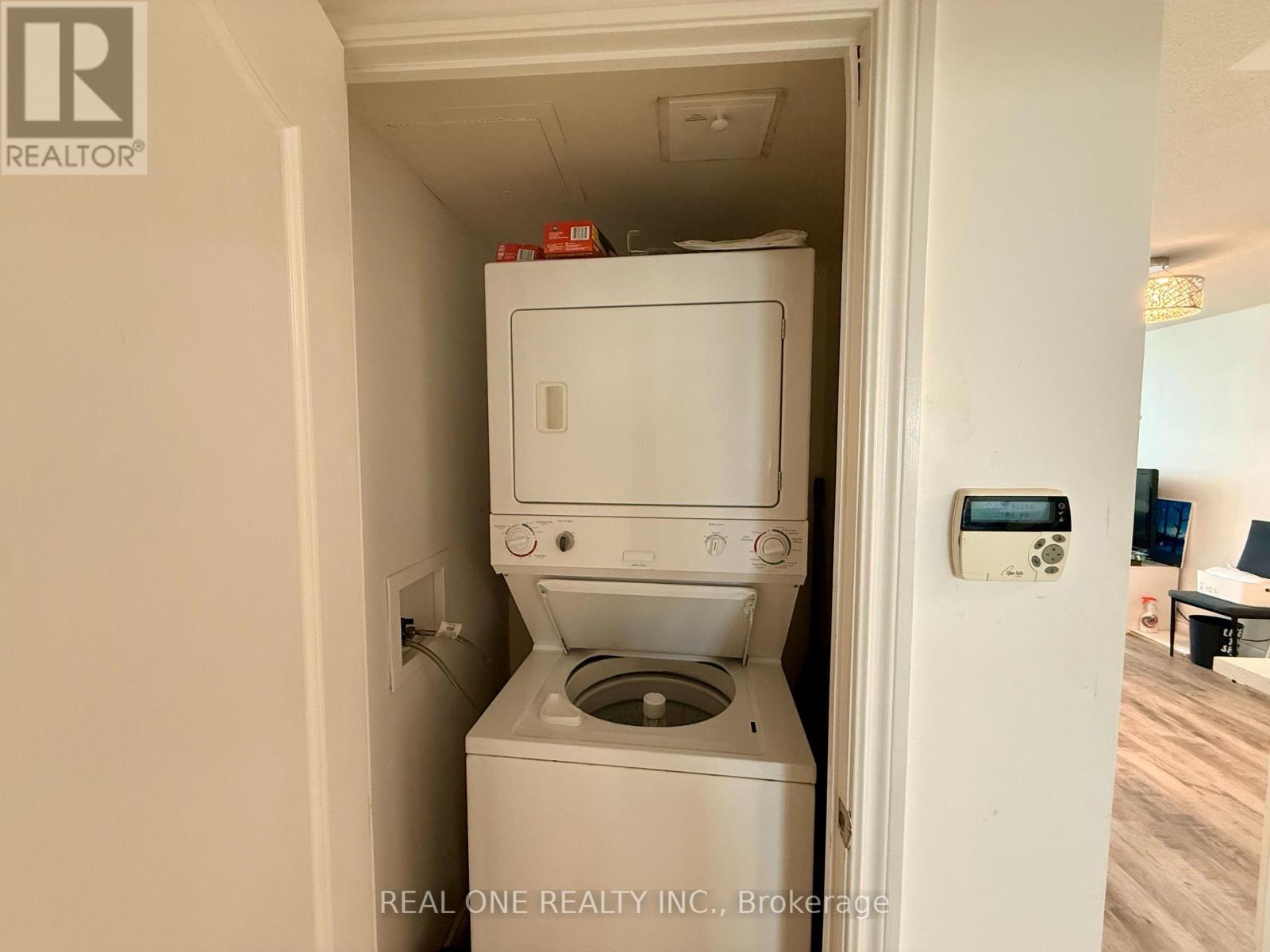 1802 - 60 Brian Harrison Way, Toronto, Ontario M1P 5J5 - Photo 15 - E13555216