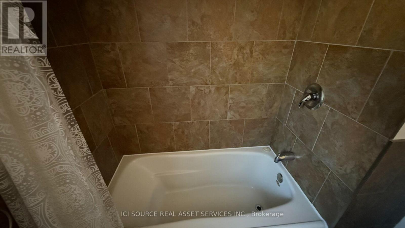 Main Fl - 17 Hubert Avenue, Toronto, Ontario M1K 1Z7 - Photo 13 - E13555222