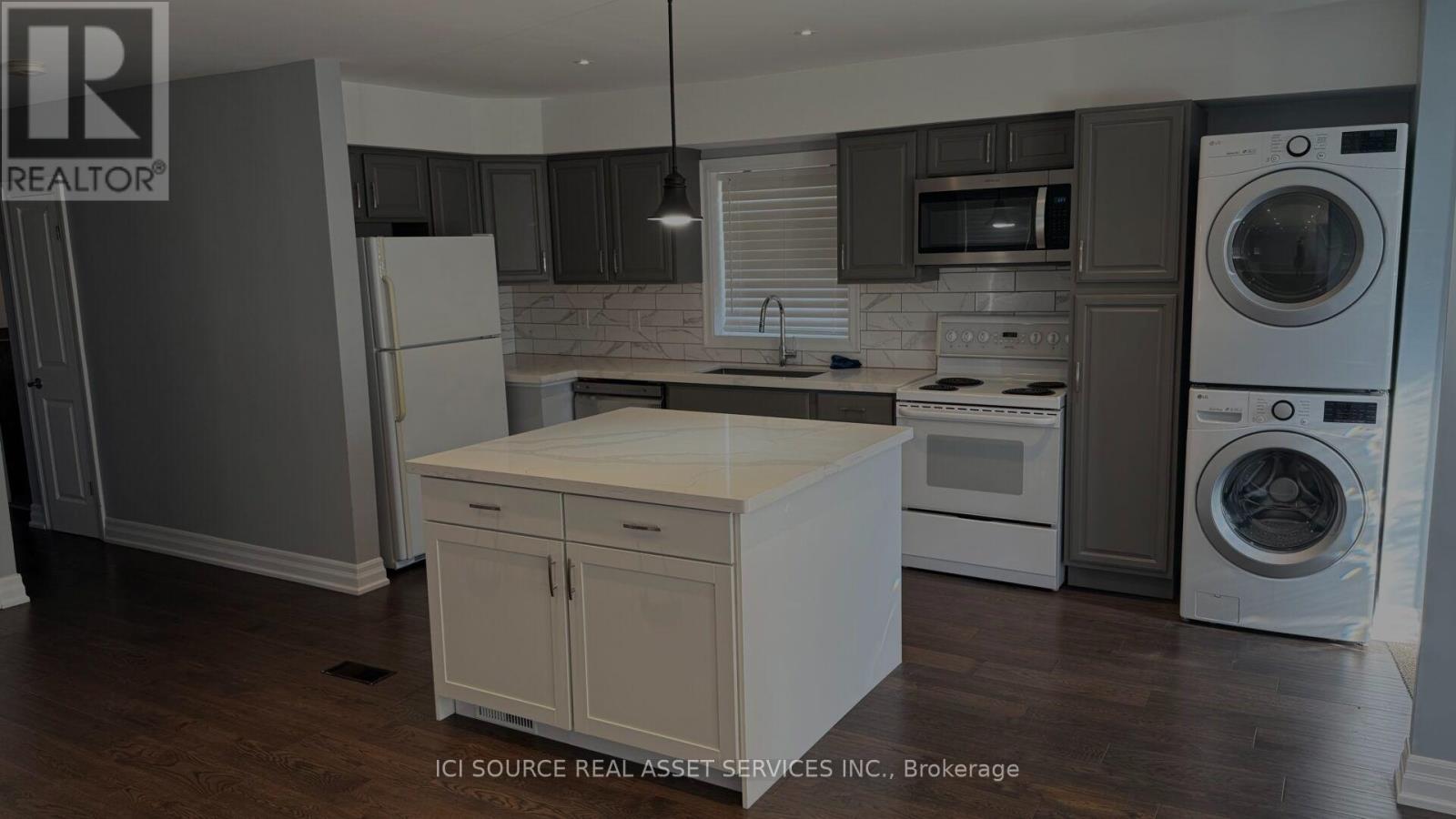 Main Fl - 17 Hubert Avenue, Toronto, Ontario M1K 1Z7 - Photo 4 - E13555222