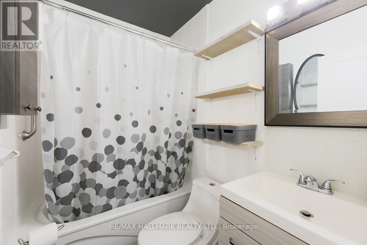 Main Floor - 405 Kingston Road, Toronto, Ontario  M4L 1V1 - Photo 14 - E13555312