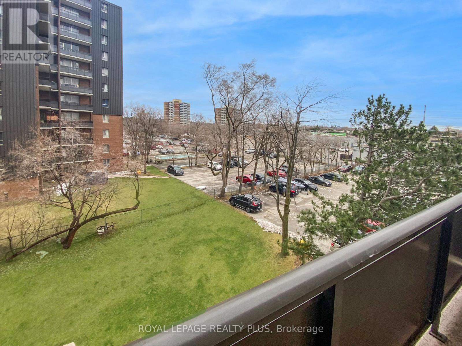402 - 3065 Queen Frederica Drive, Mississauga, Ontario L4Y 3A3 - Photo 2 - W13555200