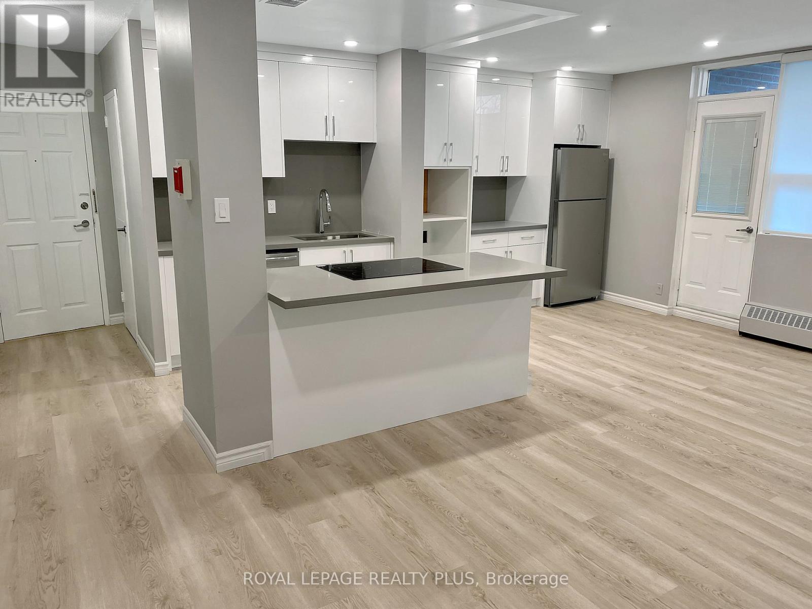 402 - 3065 Queen Frederica Drive, Mississauga, Ontario L4Y 3A3 - Photo 3 - W13555200
