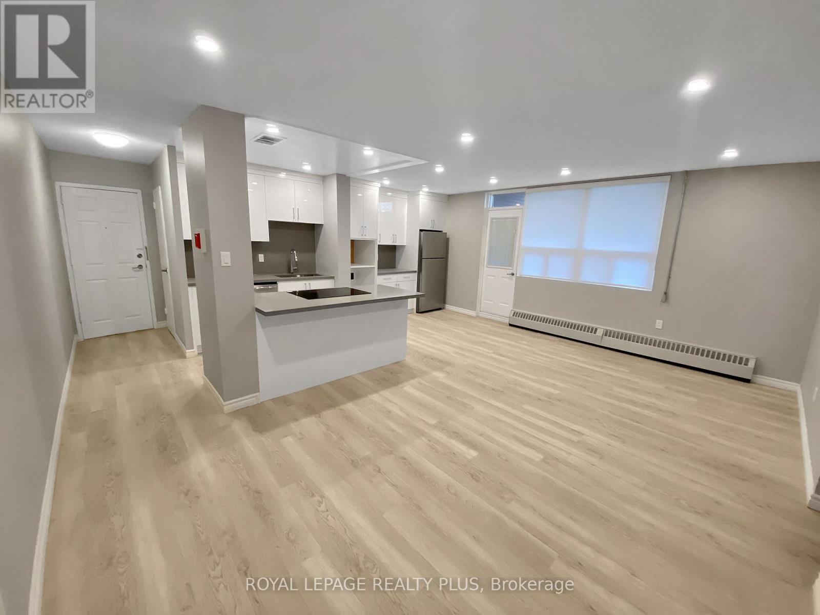 402 - 3065 Queen Frederica Drive, Mississauga, Ontario L4Y 3A3 - Photo 4 - W13555200