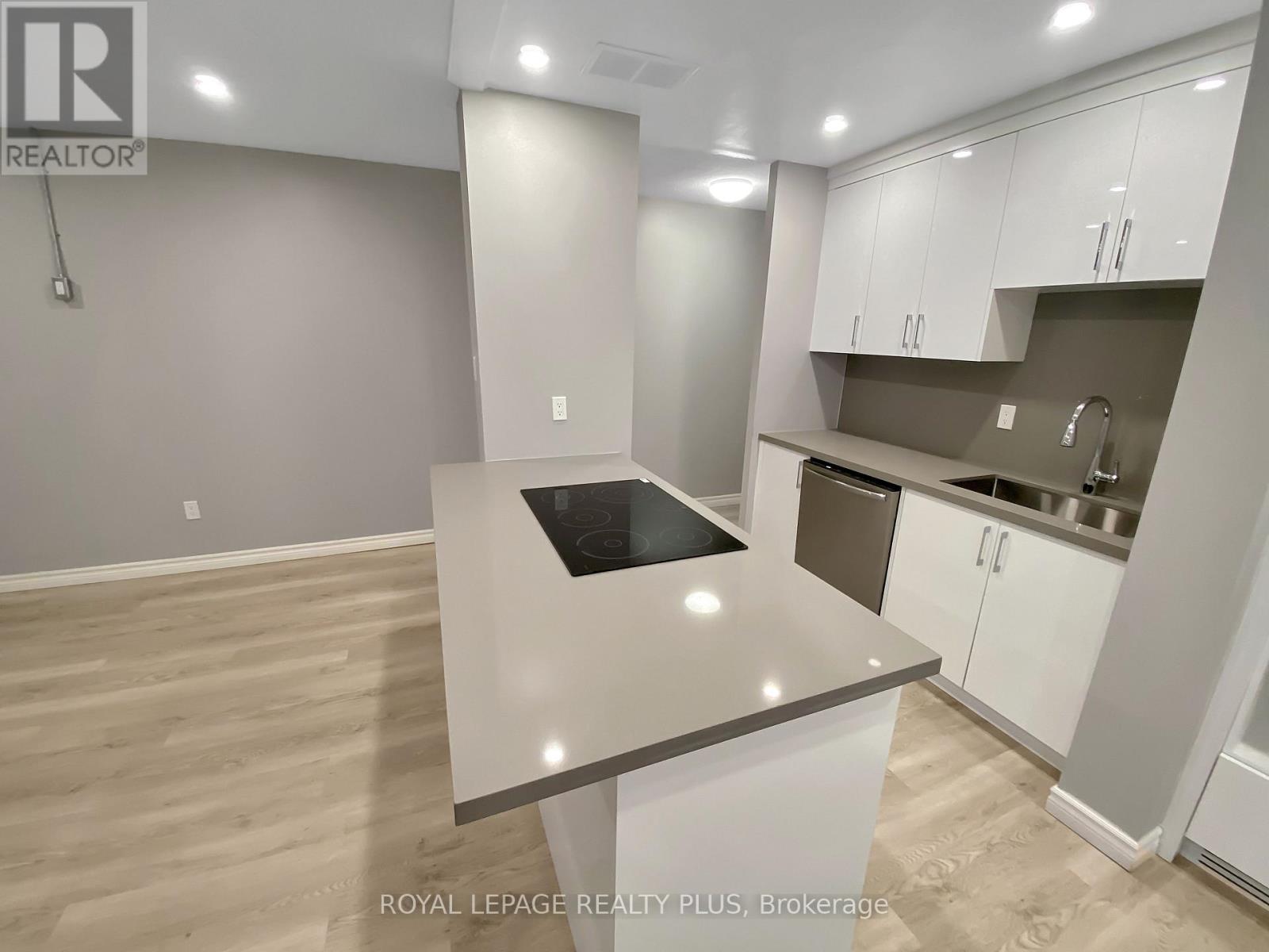 402 - 3065 Queen Frederica Drive, Mississauga, Ontario L4Y 3A3 - Photo 5 - W13555200
