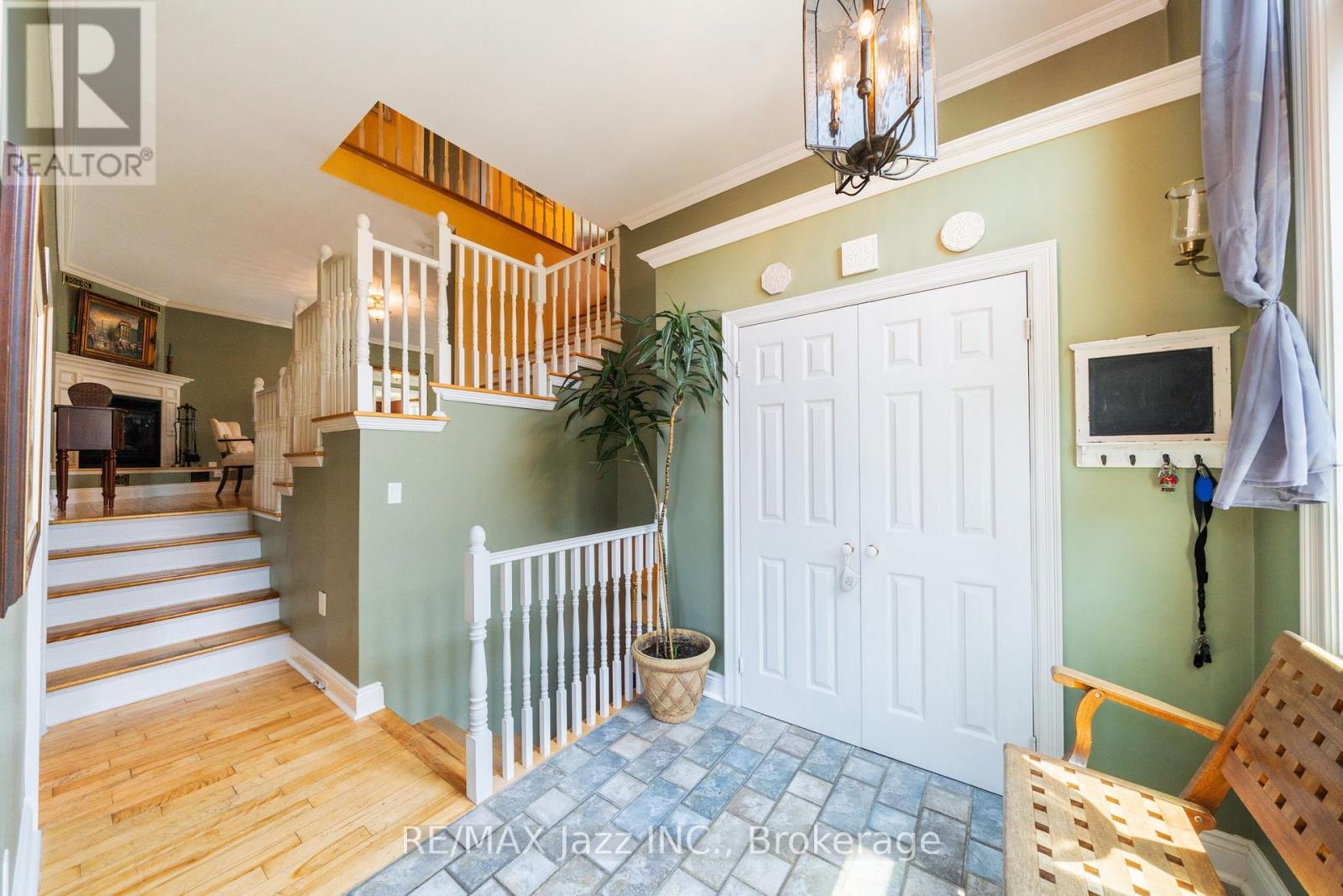 917 Byron Street N, Whitby, Ontario  L1N 4P2 - Photo 4 - E13555412