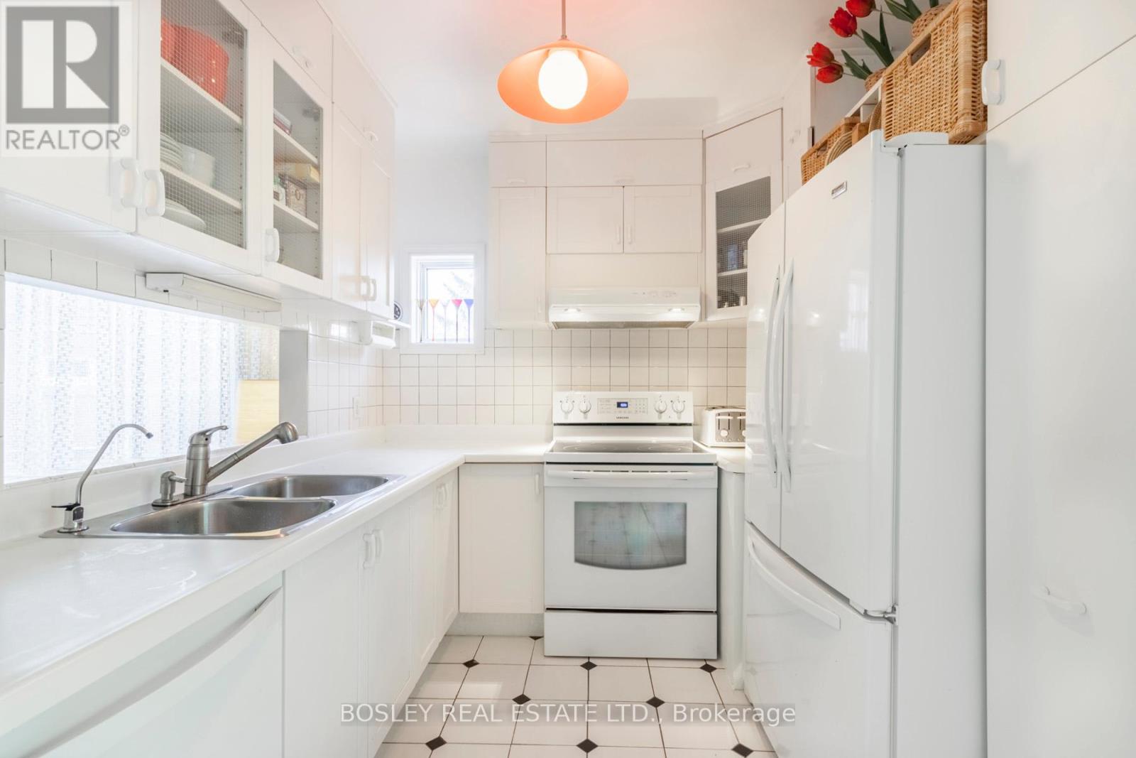 22 Martin Crescent, Toronto, Ontario  M4S 2V2 - Photo 11 - C13555376