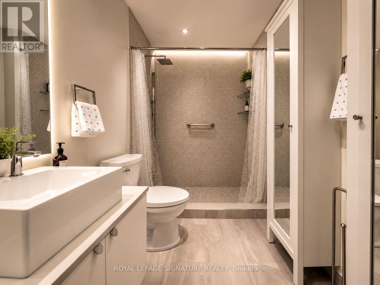 210 - 60 Bathurst Street, Toronto, Ontario  M5V 2P7 - Photo 7 - C13555460