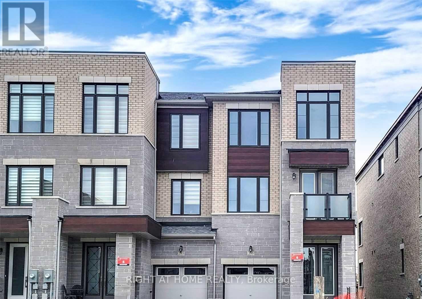 235 VERMONT AVENUE, Newmarket, Ontario