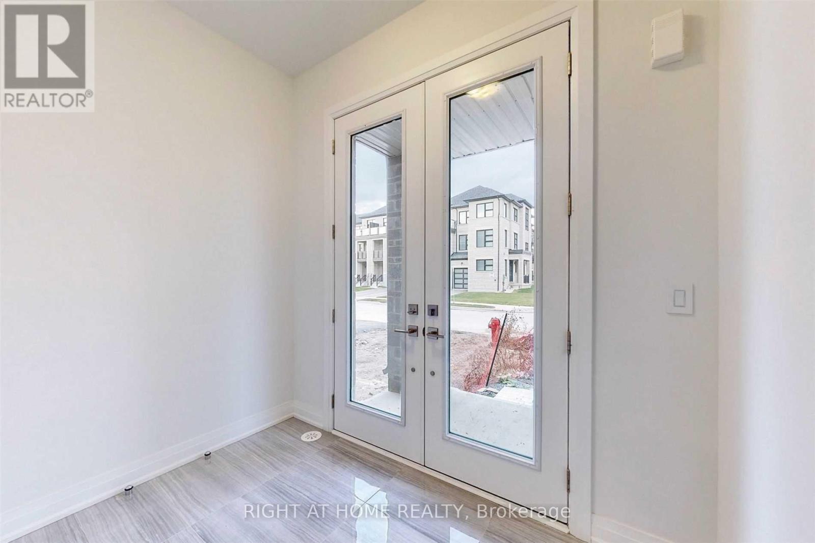 235 Vermont Avenue, Newmarket, Ontario  L3X 0M6 - Photo 3 - N13555404