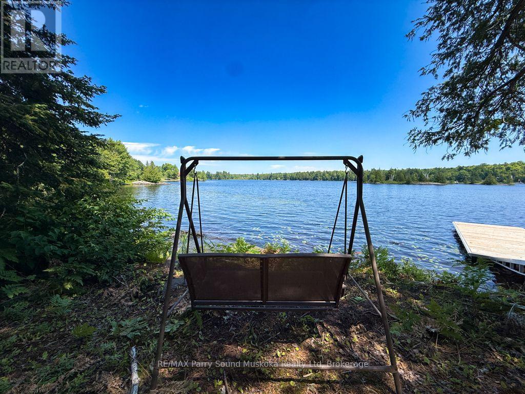 473 NORTH MEADOWCOVE ROAD, Whitestone (Dunchurch)