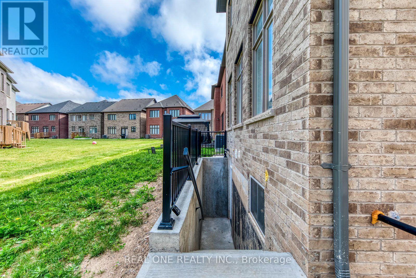 Bsmt - 43 Viva Gardens, Oakville, Ontario L6H 0Z1 - Photo 4 - W13555368