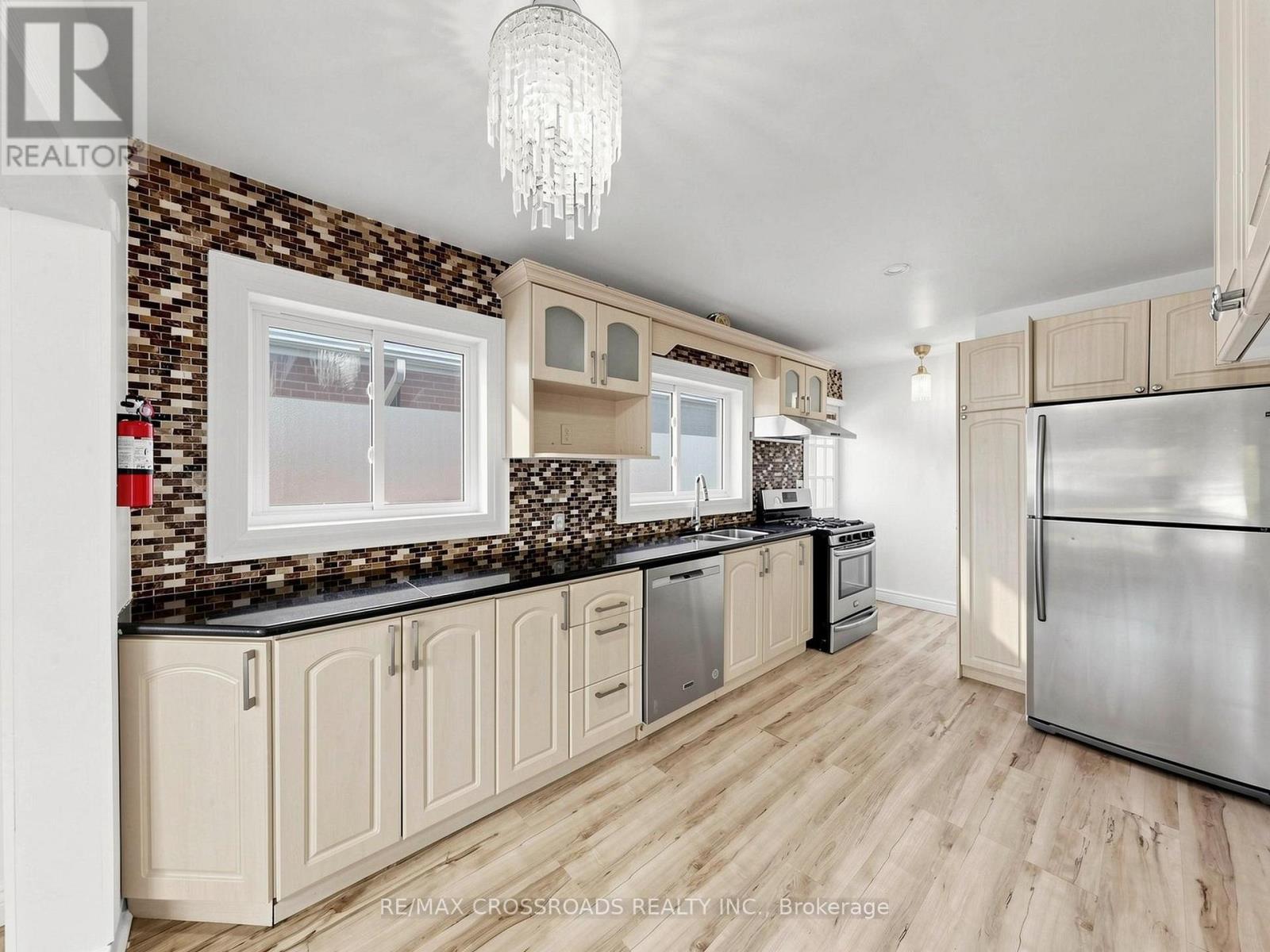 29 Orton Park Road, Toronto, Ontario  M1G 3G2 - Photo 9 - E13550614