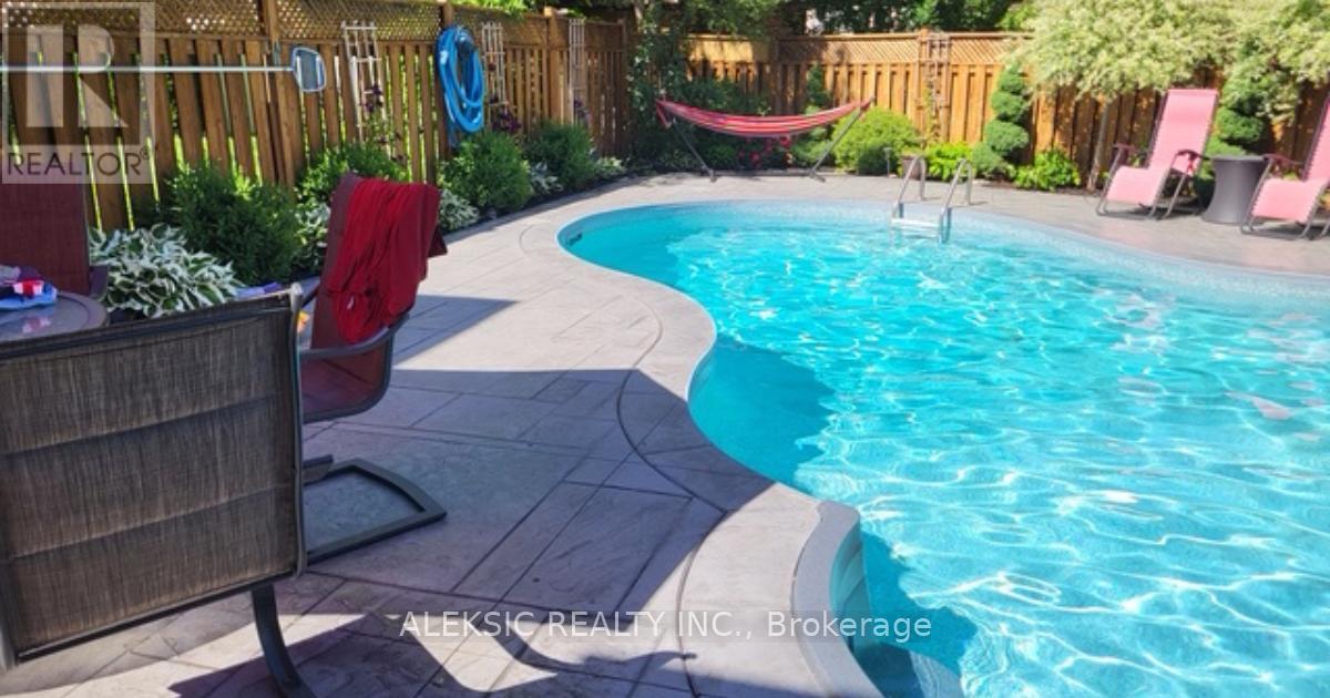 33 Hillpath Crescent, Brampton, Ontario  L6Z 4T7 - Photo 3 - W13533900