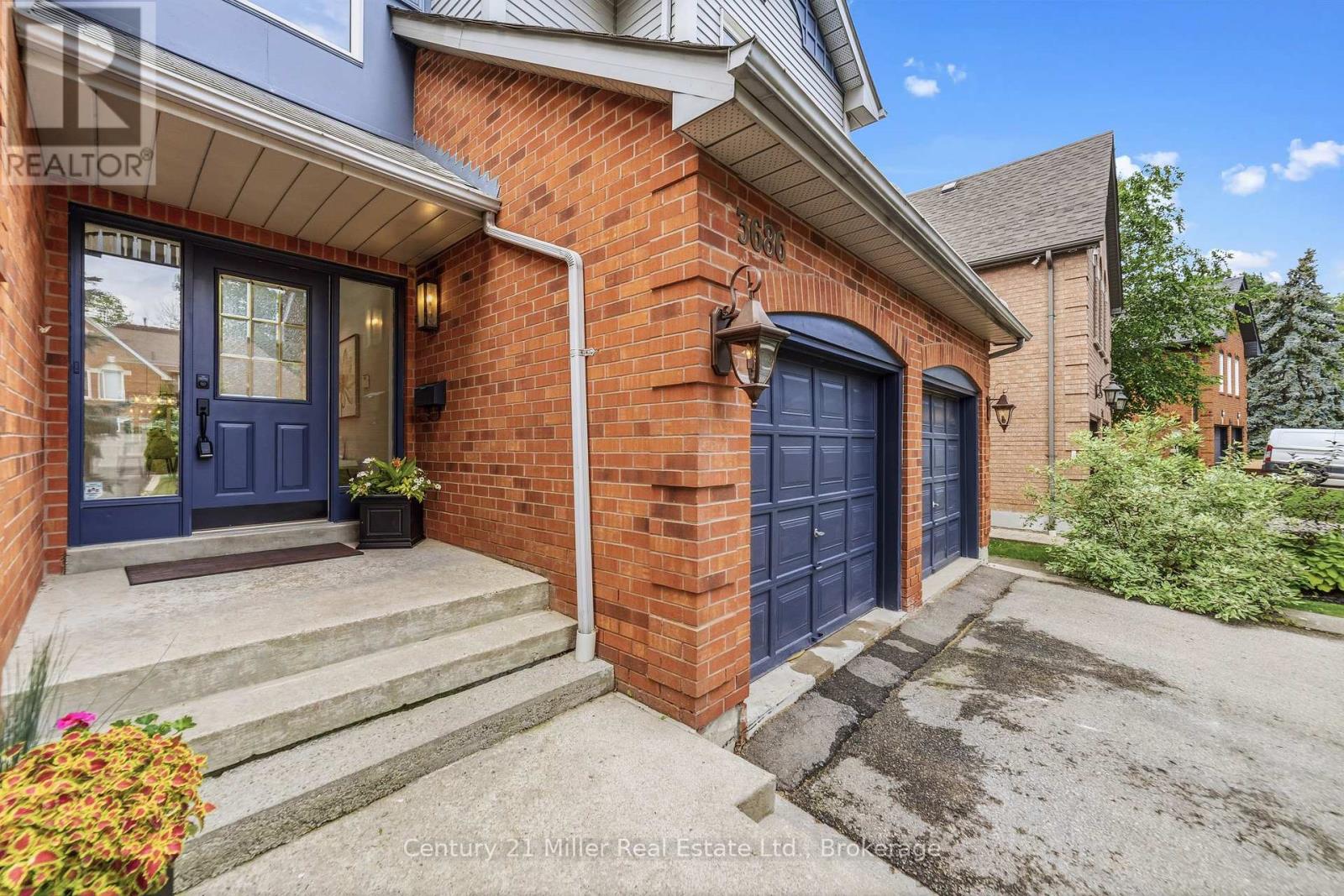 3686 St. Laurent Court, Mississauga, Ontario  L5L 4T1 - Photo 3 - W13555708
