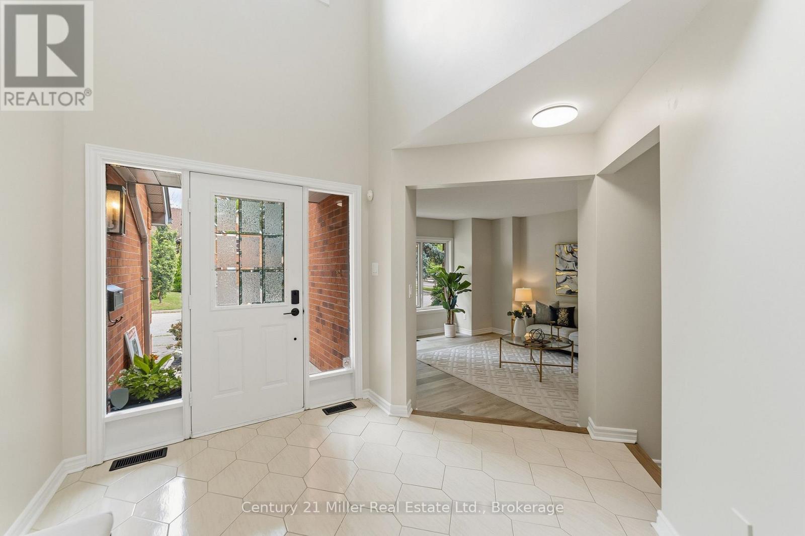 3686 St. Laurent Court, Mississauga, Ontario  L5L 4T1 - Photo 4 - W13555708