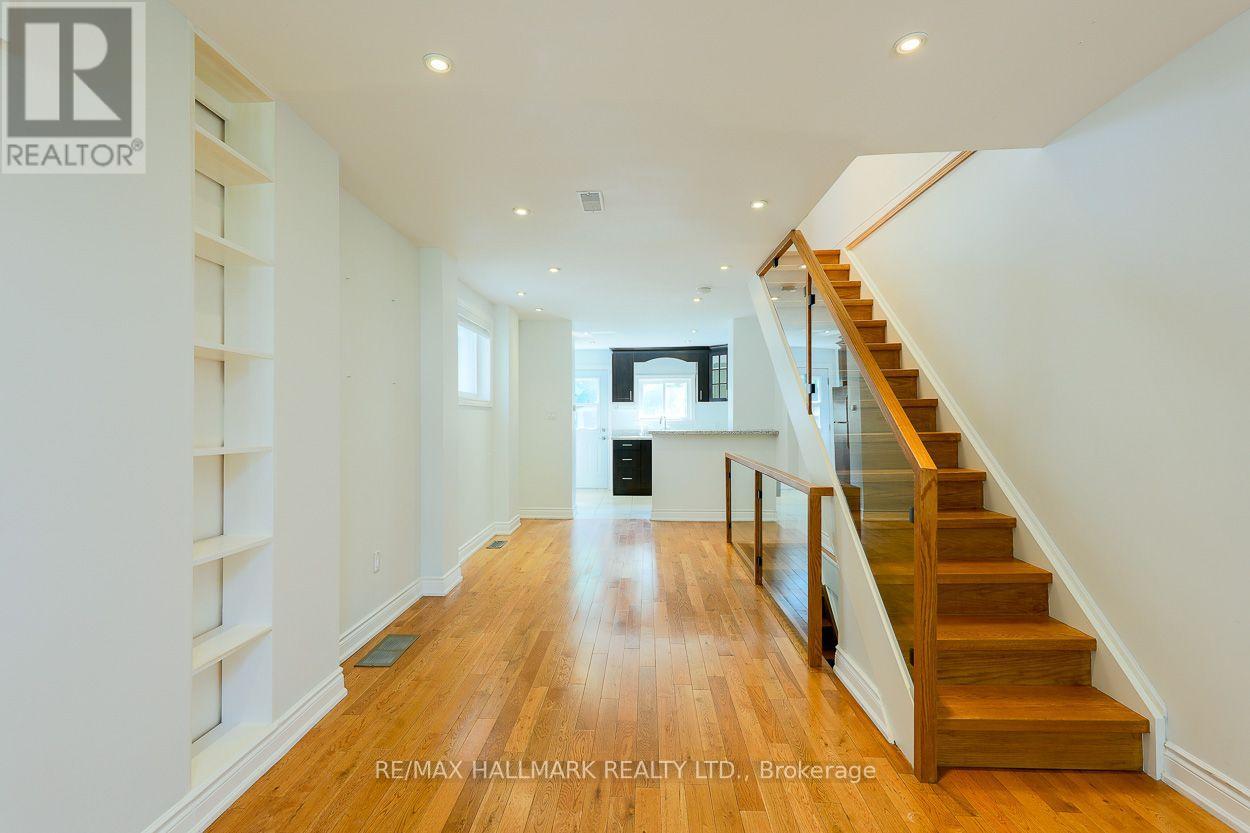 527 Craven Road, Toronto, Ontario  M4L 2Z6 - Photo 10 - E13555552